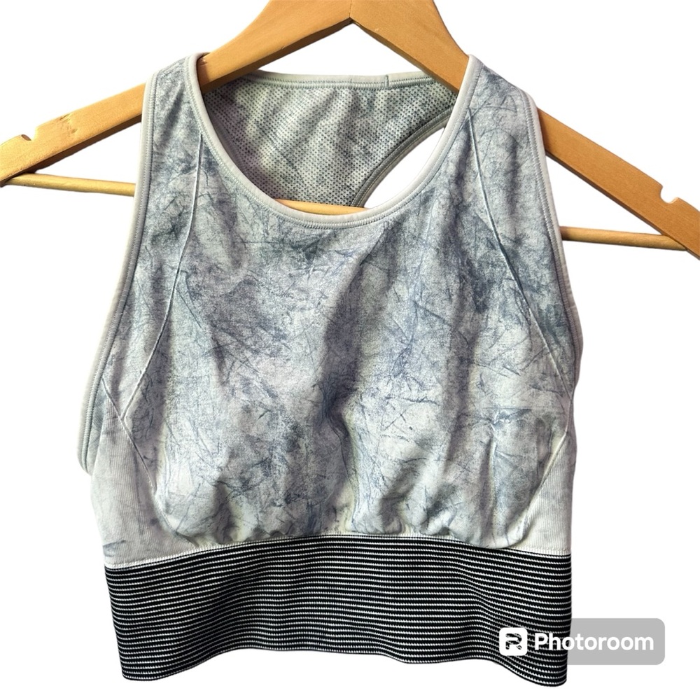 Lululemon Ebb to Train Bra White Luna SZ 10 Tie Dye Striped Blue